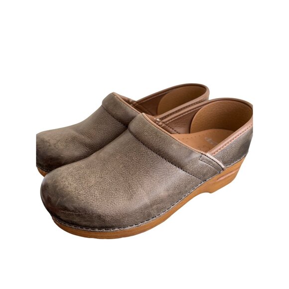 Dansko Womens Professional Clogs Waxy Stone Distressed Leather Mushroom Olive - Picture 4 of 10